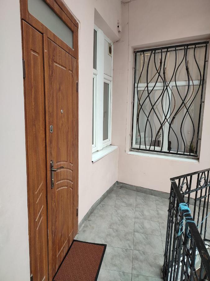 Апартаменти Трехкімнатні В Самому Центрі Для 6-Х Lviv Exterior foto